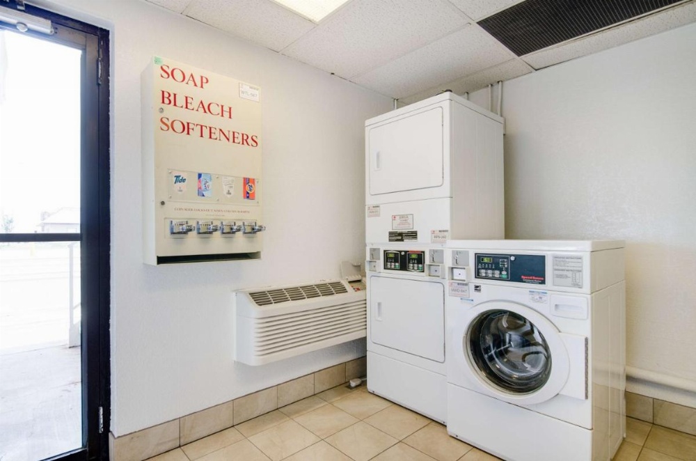 Motel 6-Salina, KS Image 16