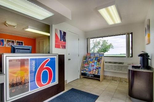 Motel 6-Salina, KS image 9